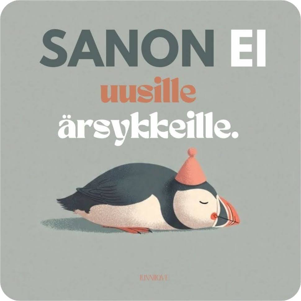 Lunni makaa maassa silmät kiinni. Sillä on päässään oranssi kartionmuotoinen hattu, jossa on pallonmuotoinen koriste. Kuvassa on teksti: Sanon ei uusille ärsykkeille.
